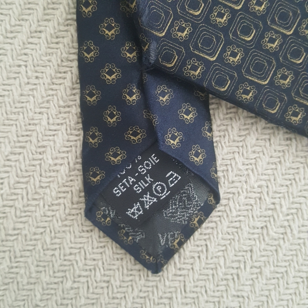 VERSACE TIE. - Picture 7 of 7